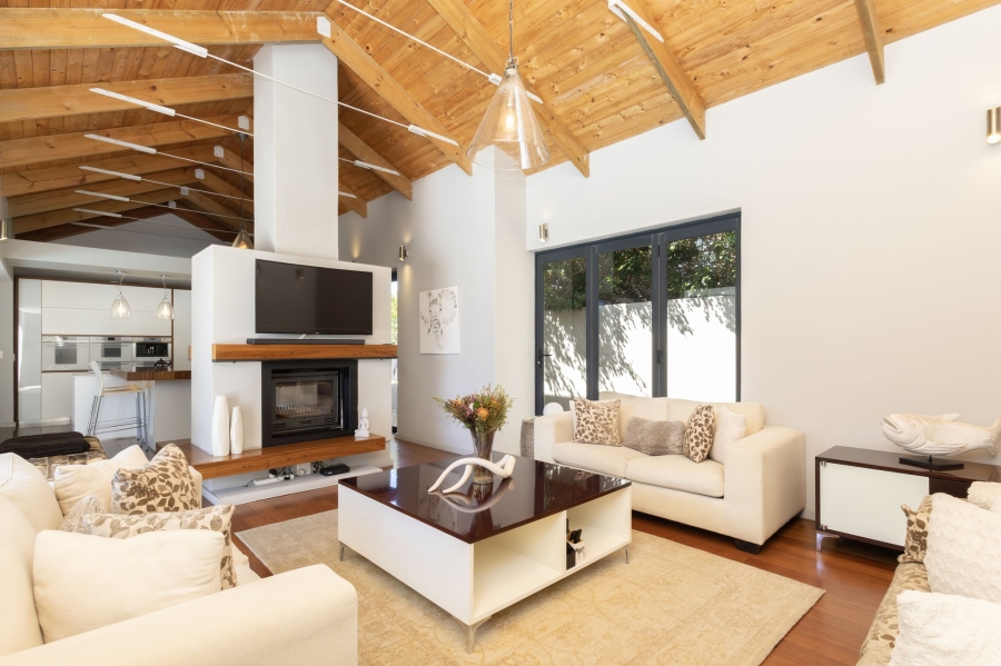 To Let 4 Bedroom Property for Rent in Big Bay Western Cape